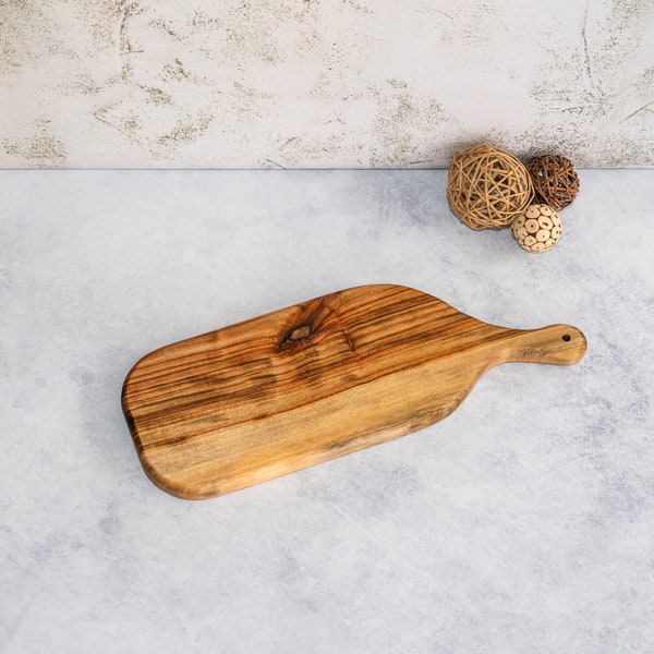 Serving Paddle in Camphor Laurel timber. Perfect as a cheese or bread board. Measures 160 x 430mm