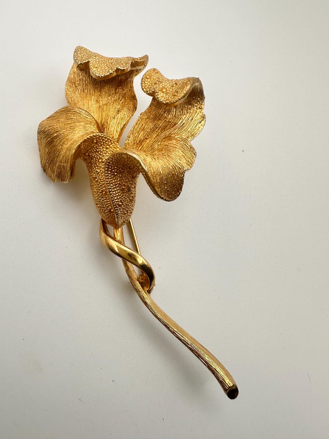 50's Coro 大きな黄色の花 植物 立体アート ヴィンテージ ブローチ 花 Vintage Coro Gold Tone Flower Brooch – Large Sculptural