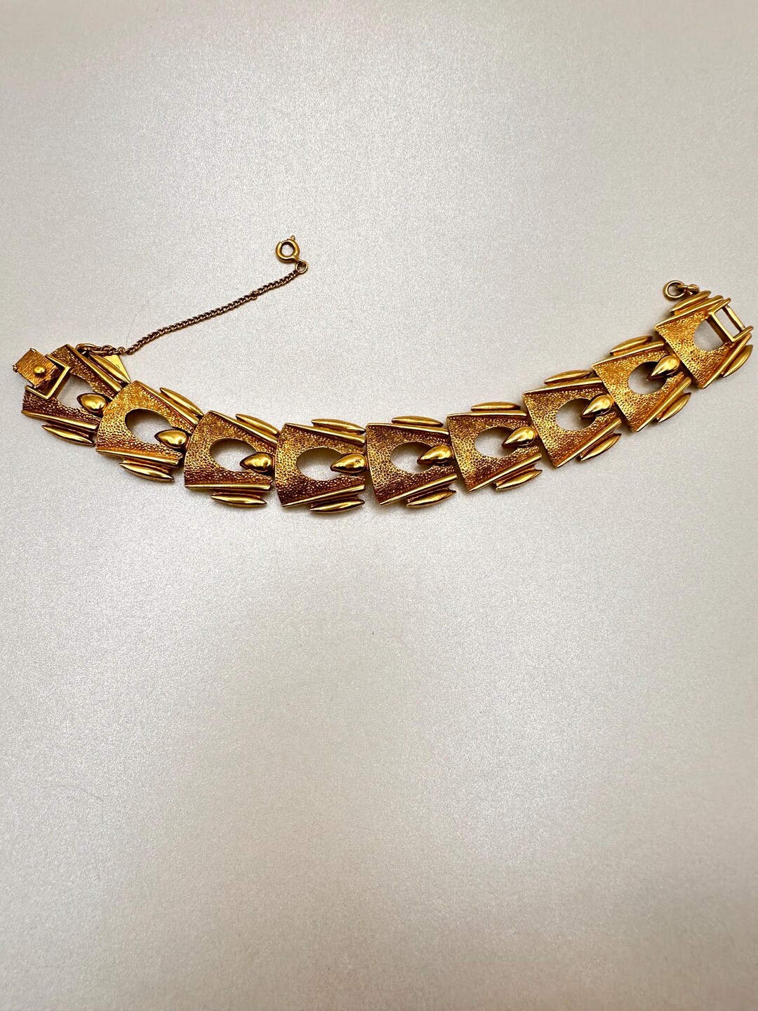 アクセサリー 60s GeometricBar Design Bracelet vintage Vintage Monet Gold-tone Geometric Link Bracelet With Safety Chain