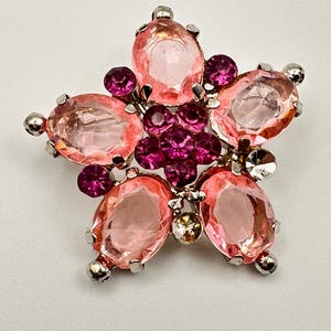 Vintage Starburst Brooch: Pink Rhinestone Floral Cluster Pin  Vintage Red Pink Rhinestone Starburst Brooch Silver Tone Floral Pin main image 1