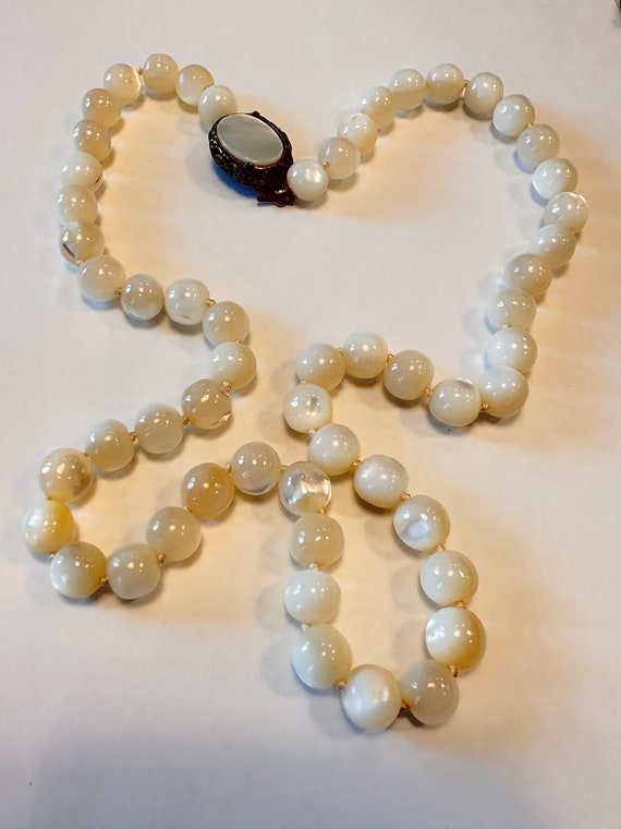 Stunning  VNTG Mother of Pearl 24” Necklace