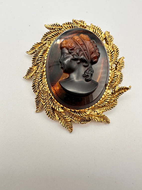 VNTG PAULINE RADER Dark Brown Cameo Brooch