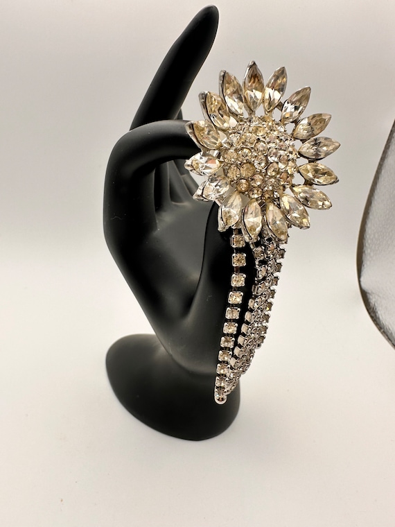 VNTG Rhinestone Flower Pin/Brooch - image 1