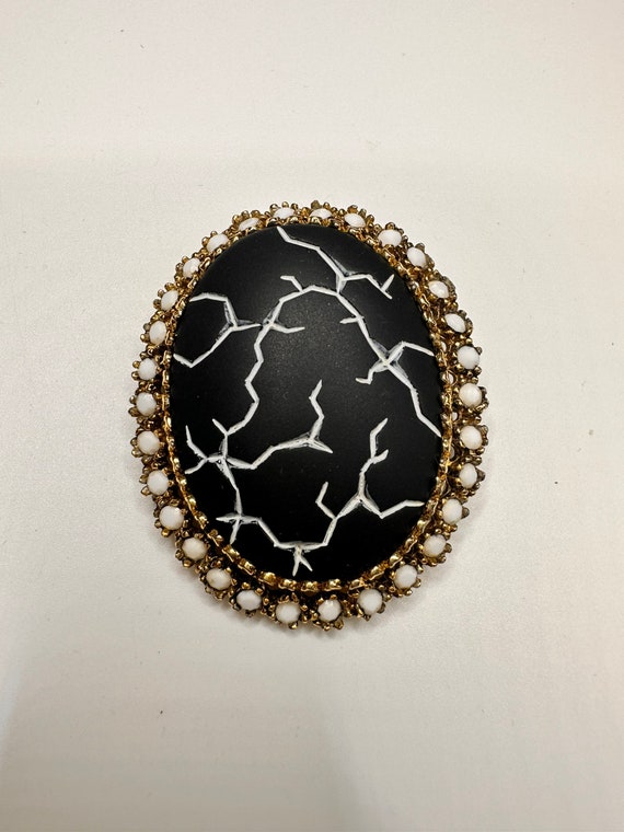 VNTG PAULINE RADER Brooch Black, Gold Tone Accent 