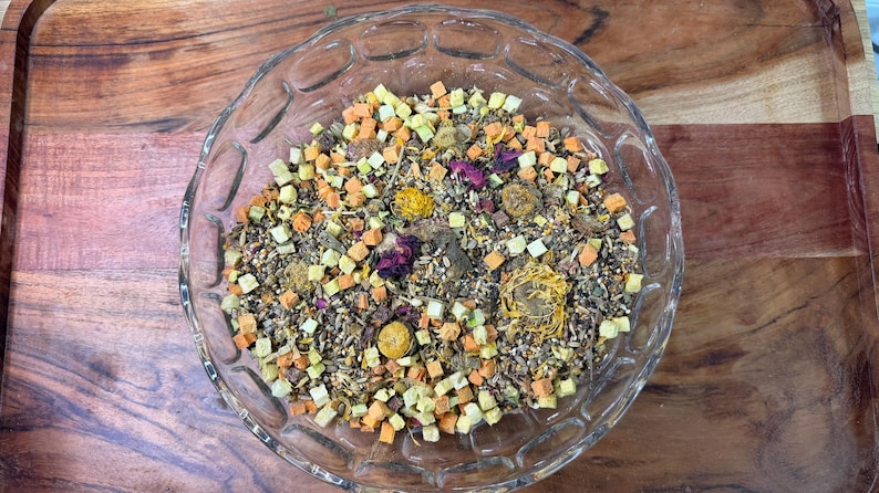 Runzas organic bird food for parrots and small birds

Runzas organic Parrotlet. Parakeet Canary and small birds Seed Blend

“Runzas organic bird seed blend with dried vegetables, flowers, and herbs for parrots and small birds”