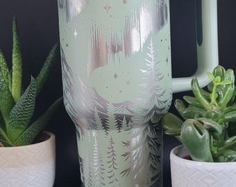 Vaso térmico de doble pared de 40 oz con asas y grabado de Auroras Boreales y escena de montaña