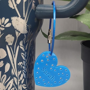 Porte-clés prénom personnalisé en acrylique, pour verres de 40 oz, sacs, bagage, étiquette de sac d'école, porte-clés pour étiquette nominative (aucun gobelet n'est inclus)