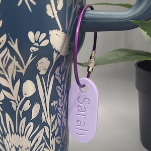 Porte-clés prénom personnalisé en acrylique, pour verres de 40 oz, sacs, bagage, étiquette de sac d'école, porte-clés pour étiquette nominative (aucun gobelet n'est inclus)