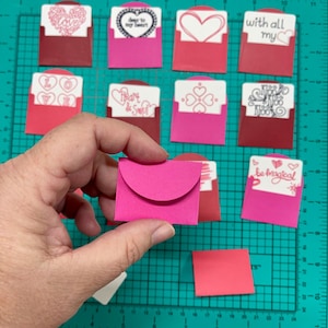 Mini notas de amor con sobres y pegatinas de corazón, frases precargadas, reverso en blanco para notas personalizadas escritas a mano; arcoíris, kraft, pastel