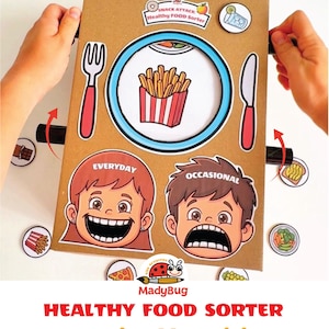 Puede incluir: Un juego de clasificación de alimentos de cartón llamado Healthy Food Sorter con un plato azul central, un tenedor, un cuchillo y dos caras de dibujos animados etiquetadas como Everyday y Occasional. Incluye fichas de comida como patatas fritas.