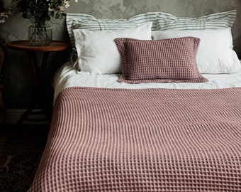 Couverture rose gaufrée. Jeté gaufré pour hôtel, couverture pour chambre à coucher. Couvre-lit. Plaid gaufré en coton. Jeté de qualité supérieure