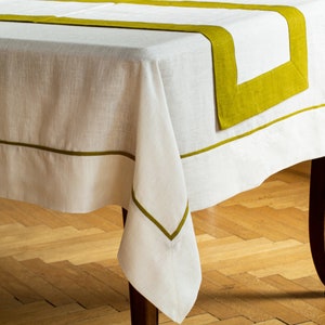 Weiße Leinen Tischdecke. Tischdecke mit Borte. Aufgeweichtes Leinen. Individuelle Tischdecke mit verschiedenen Farben und Größen