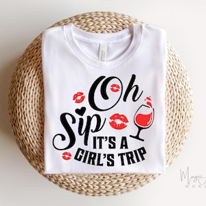 Oh Sip It's A Girl's Trip SVG Png、Girls Trip シャツ SVG、Girls Trip SVG、Girls Trip SVG、Girls Vacation SVG Png Eps Dxf、Girl Trip ワイン SVG