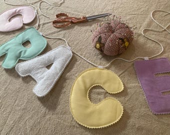 Banderines personalizados / Guirnalda de tela con nombre / Letras esponjosas / Decoración hecha a mano