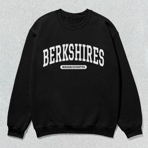 Berkshires Sweatshirt Massachusetts Collegiate Crewneck Sweater Unisex Black