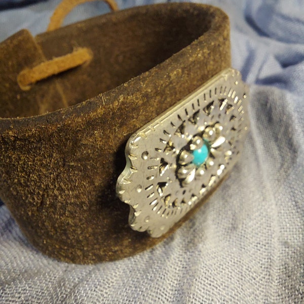 Bracelet artisanal cuir - concho avec fausse turquoise