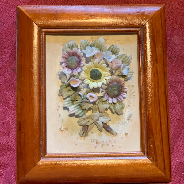 CAPODIMONTE porcellane fiori pittura in cornice di legno 18cm alto 15 larghezza with certification. Capodimonte porcelain painting Italy