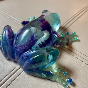 Decorative Resin Frog - Purple with River Rock