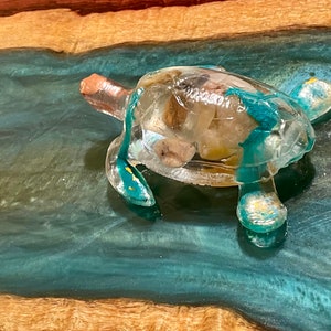 Decorative Resin Turtle - Clear with river rocks