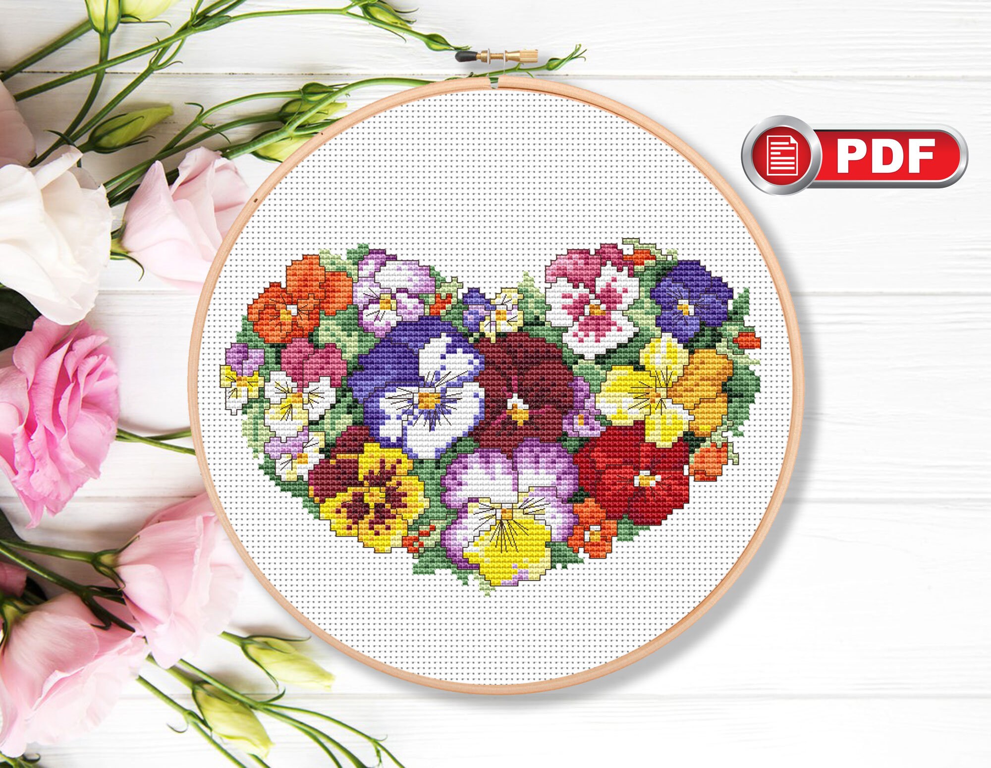 Cœur de pensées au point de croix, motif fleurs au point de croix