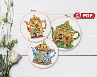 Puede incluir: Tres teteras coloridas con diseños caprichosos, incluyendo una tetera con forma de cobertizo para macetas con el texto "Potting Shed".