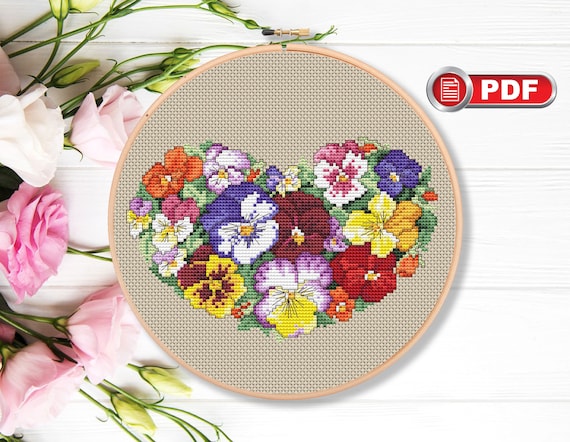 Cœur de pensées au point de croix, motif fleurs au point de croix
