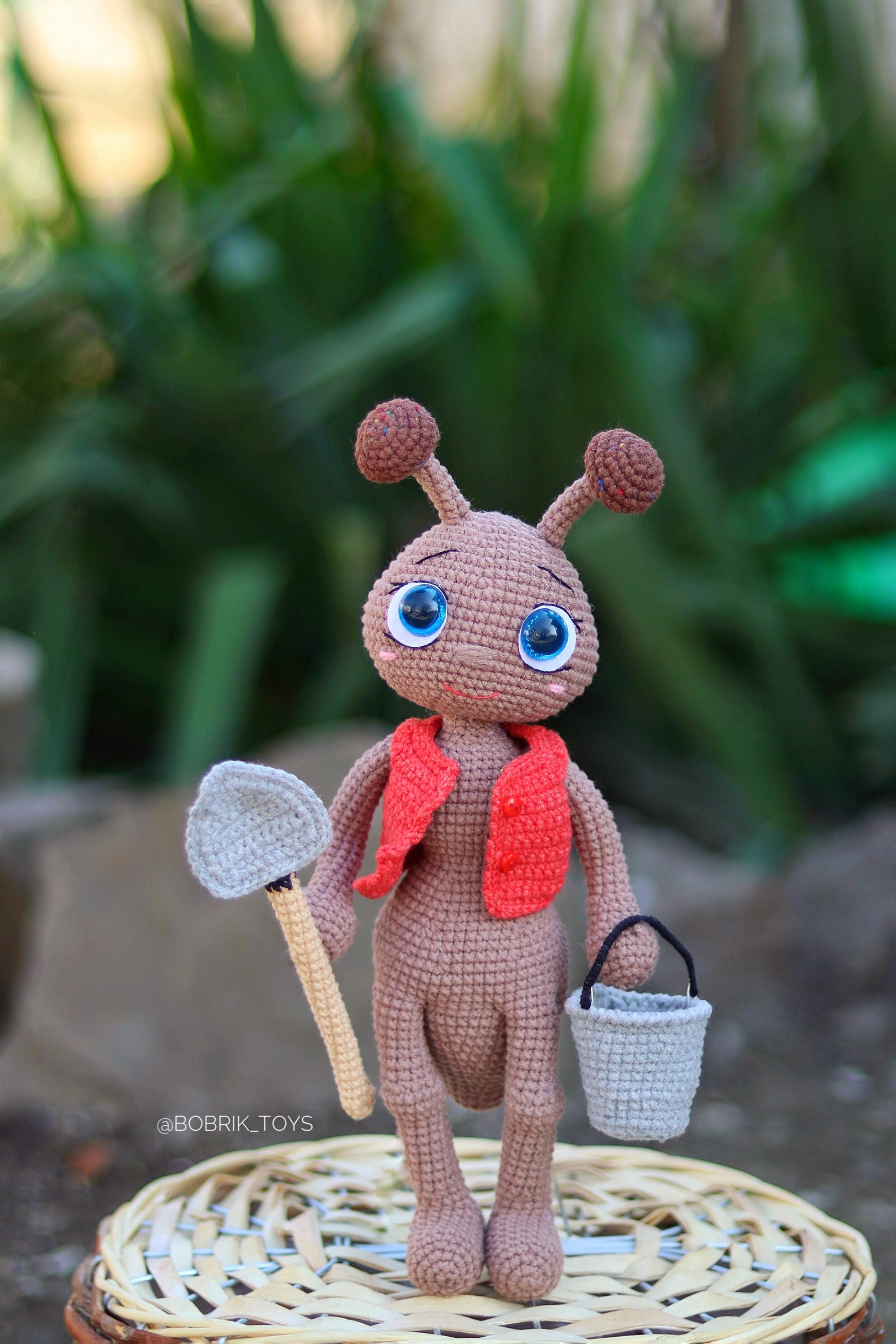 Crochet Ant Pattern: Gans Amigurumi With Vest & Accessories (PDF ...