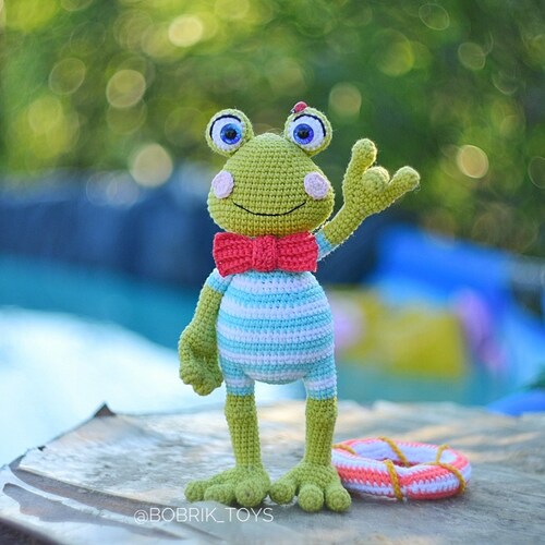 Frog Toad crochet pattern, cute green frog in clothes, Tommy the frog, amigurumi toy pattern, English pattern frog