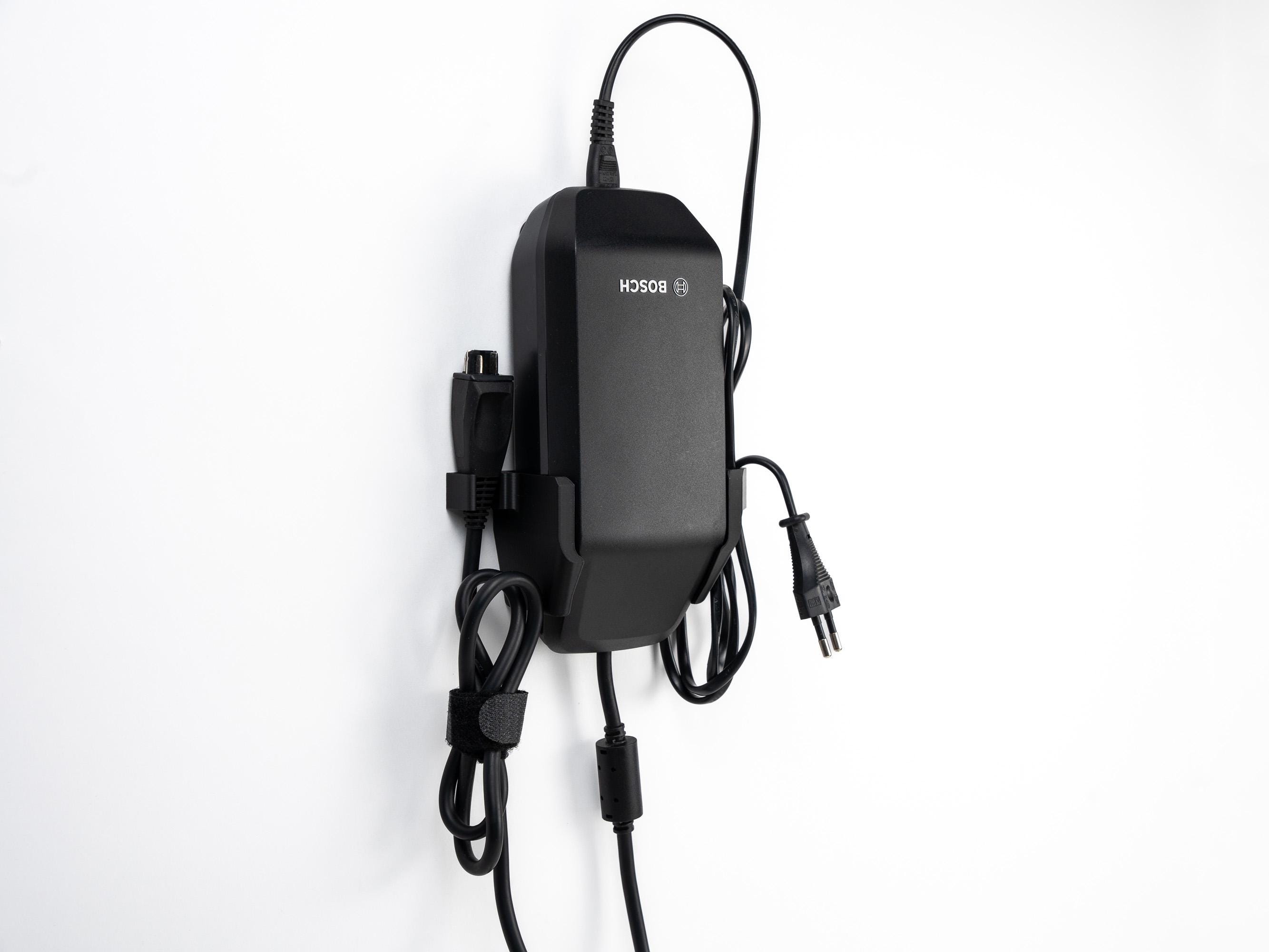 クリックシステム搭載のボッシュ製電動自転車用バッテリー充電器