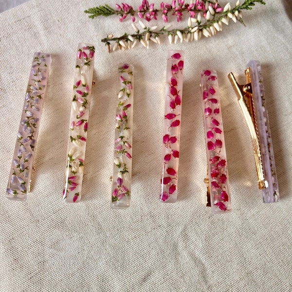 Pince Bonbon! Pince à cheveux, barrette crocodile ornée de fleurs véritables, séchées, pressées et incrustées dans la résine.