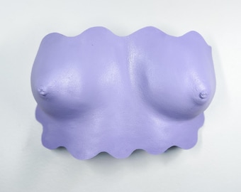Escultura de pared con forma de seno de Amelia/Lavanda