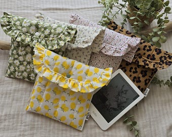 Handmade e-reader cases – Padded fabric case – Protective cover for e-readers with or without frills. 18x18cm closed