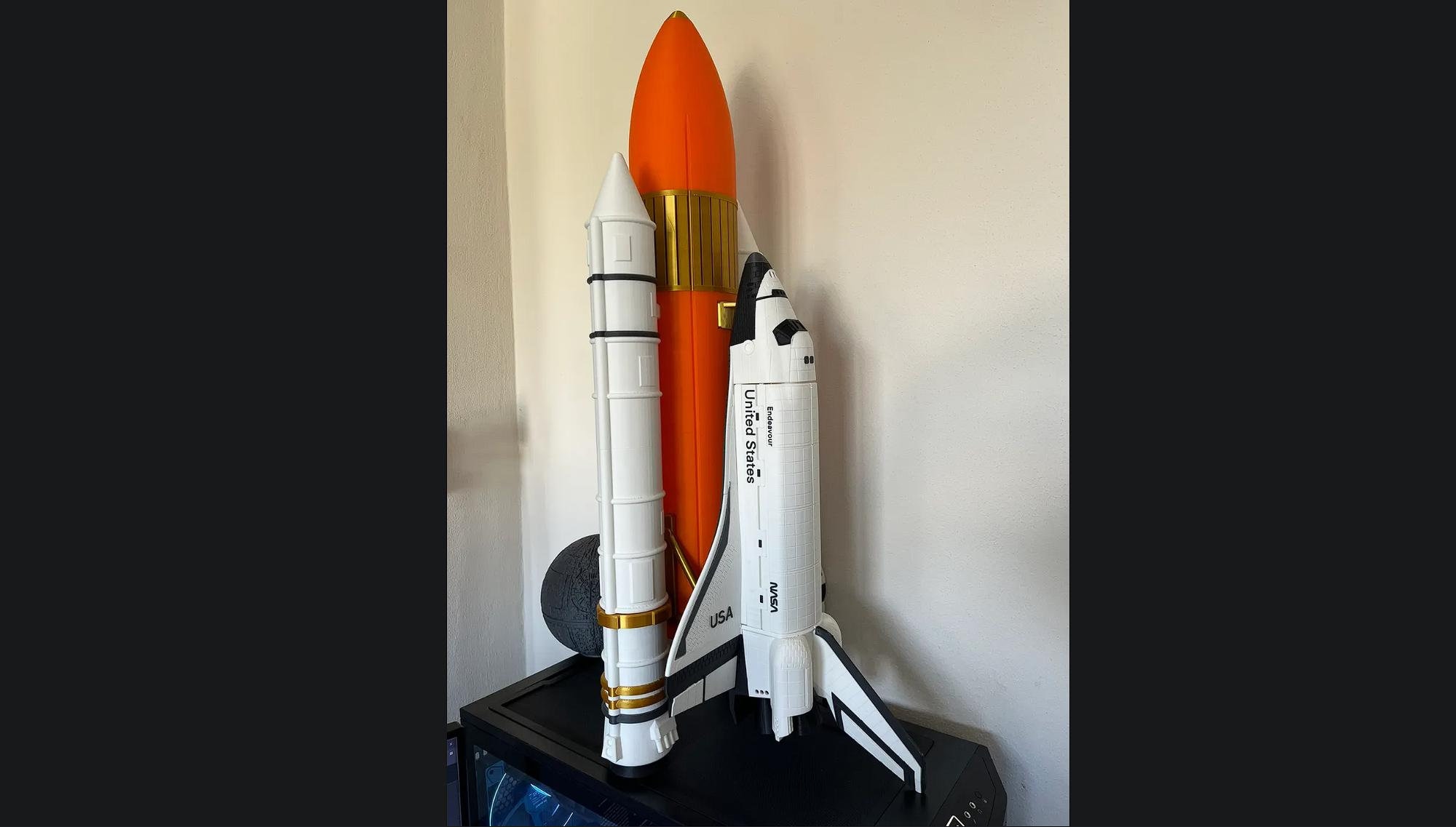 スペースシャトルモデル　木製台座付　1/200スケール 宇宙模型】スペースシャトルプラモデル