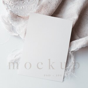 Maquette de carte 5x7, maquette de carte de papeterie de mariage, carte blanche vide minimaliste, maquette de carte de vœux boho, objet intelligent PSD et JPEG 0010
