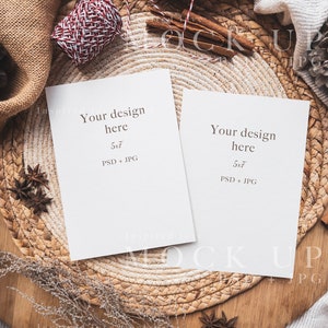 Kerstkaart mockup voor feestelijk briefpapier notitiekaarten en kerst wenskaart sjablonen, gebruik deze dubbele kaart mockup voor kerstkaarten
