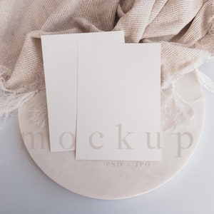 Minimalistische bruiloft mockup, 5x7 kaart mockup, dubbele kaart mockup, boho mockup, bruiloft uitnodiging mockup, Card suite Mockup, PSD en JPG, 0010
