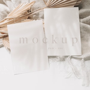 Dubbele kaart mockup, bruiloft mockup, wenskaart mockup, 5 x 7 uitnodiging mockup, minimalistische mockup, bruiloft uitnodiging set mockup, PSD 0010