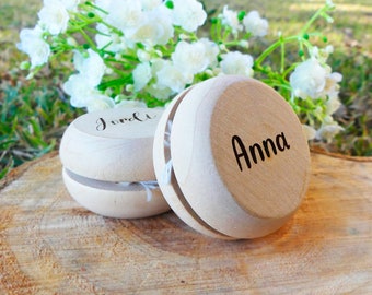 Yoyo in legno personalizzati come regalo di nozze per bambini