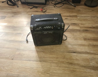 Crate bass amp