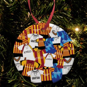 Bradford Kit Mash Retro Shirt Kit Christmas Tree Decoration Bauble Flat Ceramic Great Christmas Gift Football Gifts Printed In The UK