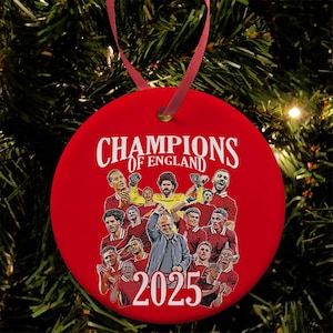 Kingsorley Meister von England 2025 Design 1 Weihnachtsbaumschmuck Kugel flache Keramik tolles Weihnachtsgeschenk für alle Fans von England