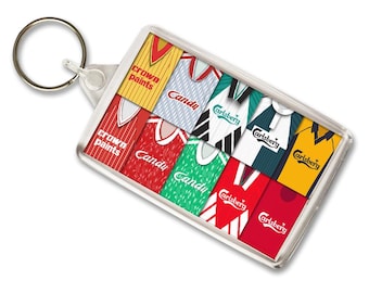 Llavero con montaje de camiseta retro del Liverpool / Llavero estándar Llavero / Regalo de Navidad Relleno de medias para fanáticos del Liverpool /