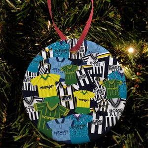 Notts County Kit Mash Retro Shirt Kit Weihnachtsbaum Dekoration Kugel Flache Keramik Tolles Weihnachtsgeschenk Fußballgeschenke Bedruckt in Großbritannien