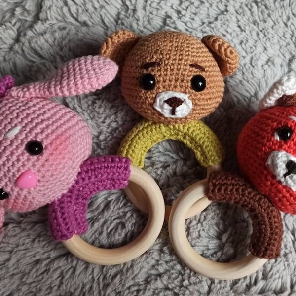 Baby rattle / teething ring /hochet pour bébé (rabbit/red panda/ bear)