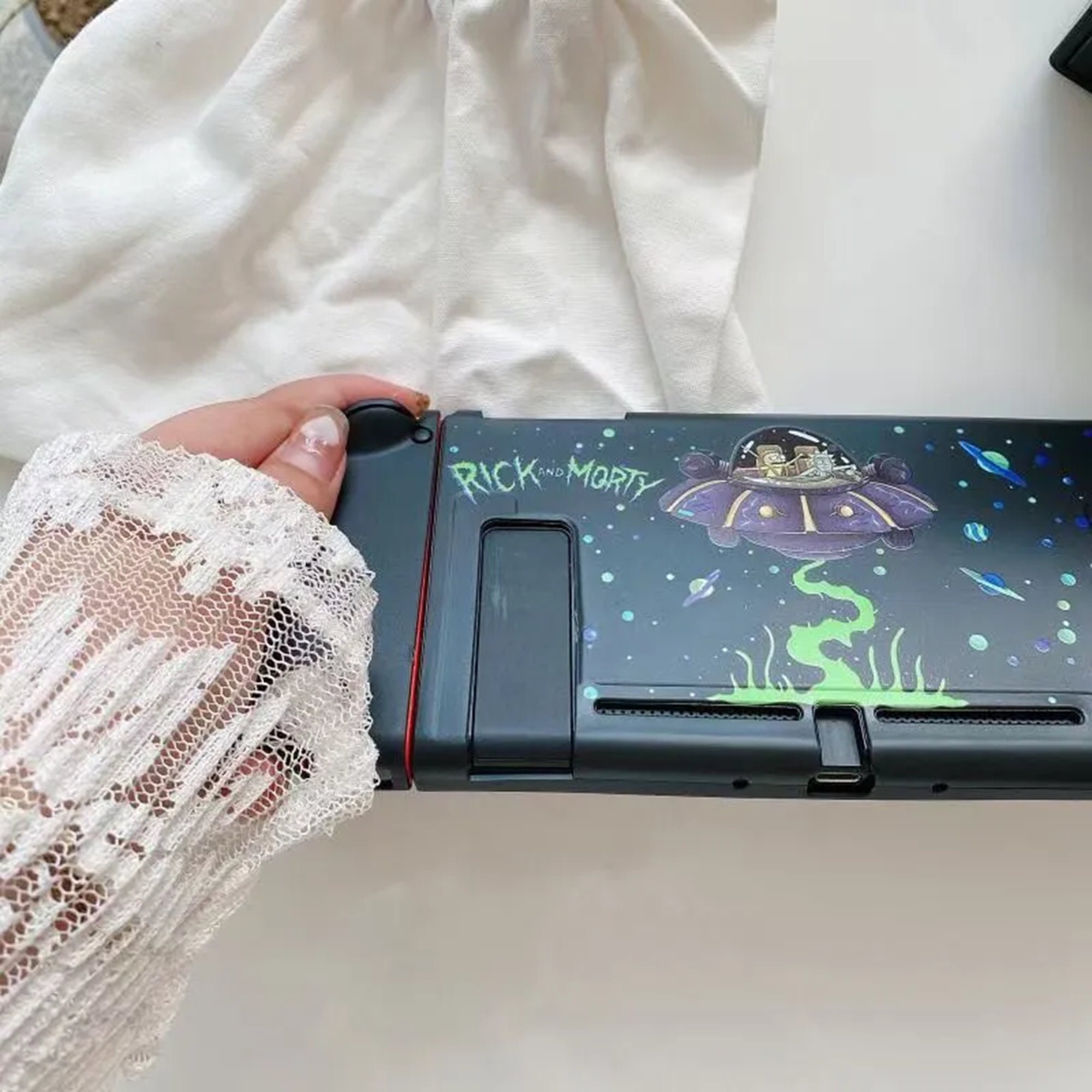 Rick and morty sale nintendo switch case