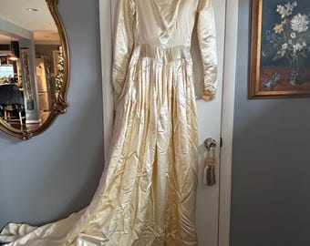 Vintage 1930s Satin Victorian Style Wedding Gown Size 4/6