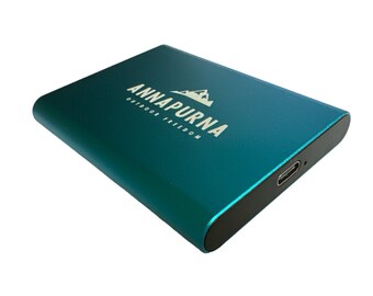 Annapurna 1-16 Terabyte tragbare SSD USB-C / Solid State Drive / inkl. Tragetasche/Anschlüsse/Kabel/Reise-Disc – nur 7,5 cm! Wählen Sie die Größe