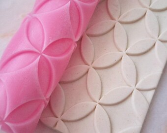 Rodillo de textura de flores geométricas para arcilla polimérica: rodillo de relieve con patrón de pétalos circulares minimalistas para aretes de arcilla y cerámica.