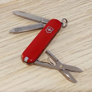 ビクトリノックス スイスアーミーナイフ クラシックSD レッド