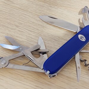 Navaja suiza Victorinox Deluxe Climber Blue Gerling Konzern con incrustaciones de metal